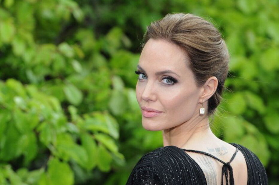 01-02-2017_13_51_41 angelina jolie.jpg