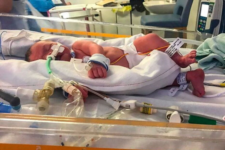 A pequena Evelyn acabou por morrer no hospital, mas a mãe não quis abdicar dos últimos momentos ao lado da filha