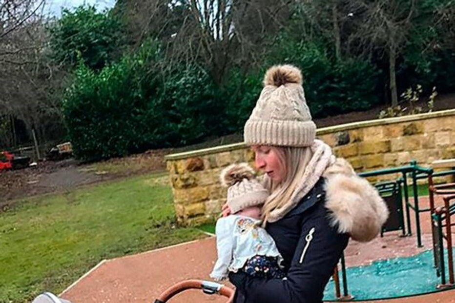 A pequena Evelyn acabou por morrer no hospital, mas a mãe não quis abdicar dos últimos momentos ao lado da filha