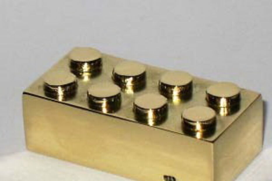 02-02-2017_12_50_57 solid-gold-lego-brick.jpg