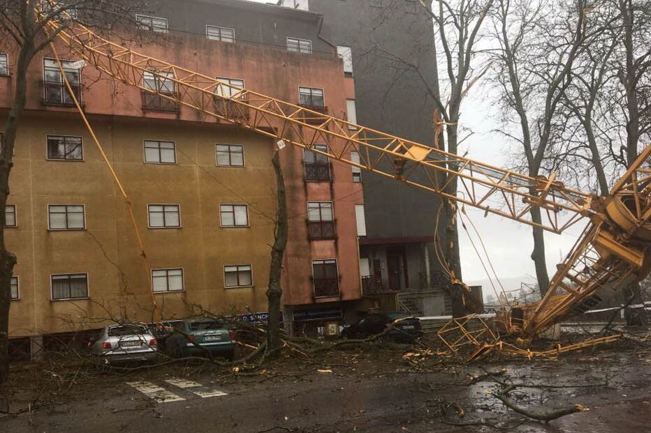Queda de grua na Guarda faz três feridos