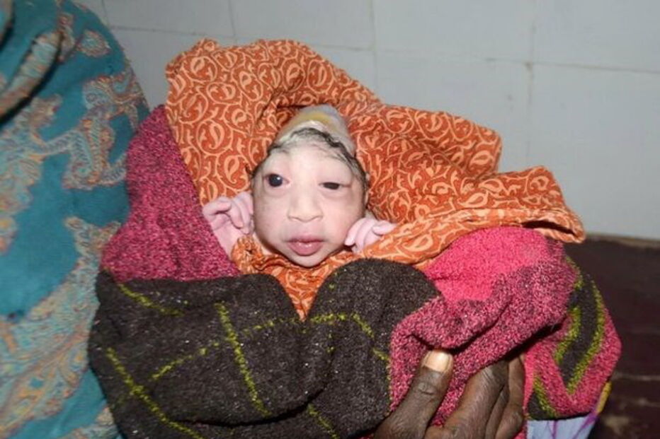 05-02-2017_13_56_48 bebe alien 2.jpg