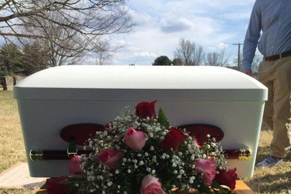 Lindsay Paradiso abortou a pequena Omara às 23 semanas, depois do tumor no pescoço da bebé triplicar de tamanho