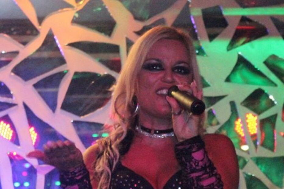 A cantora Ruth Marlene atuou na discoteca gay Pride, no Porto