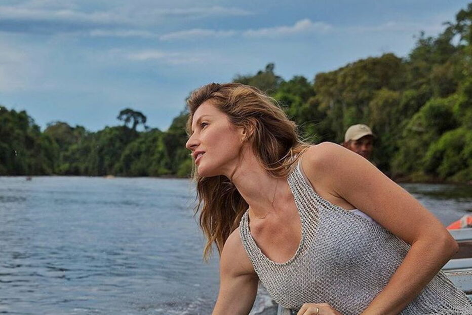 Gisele Bündchen deslumbra nas redes sociais