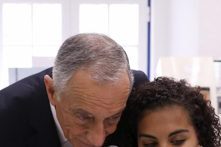 Marcelo Rebelo de Sousa foi à casa Pia ver como se aprende a arte da relojoaria