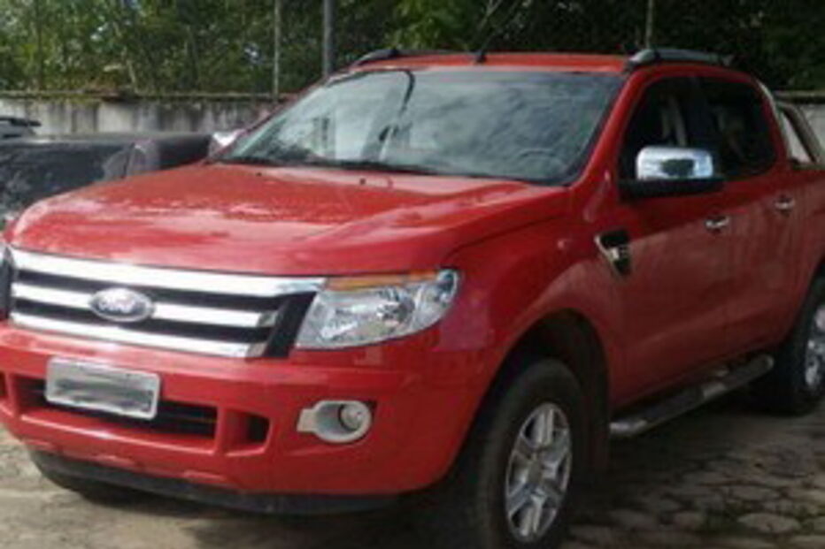 Assassinos abandonaram a carrinha em que seguiam