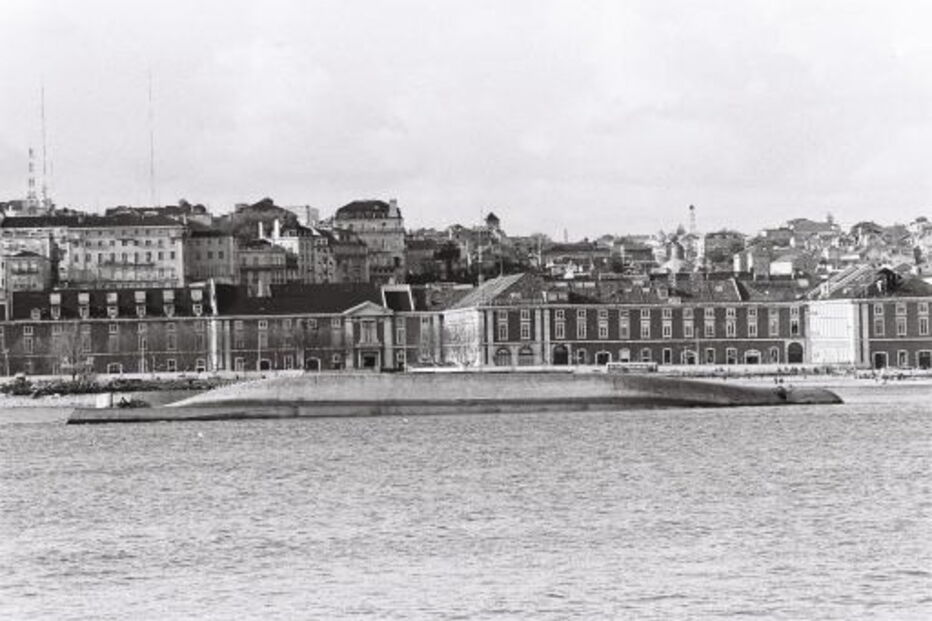 O Tollan naufragou no Tejo em fevereiro de 1980. Só foi removido quase quatro anos depois