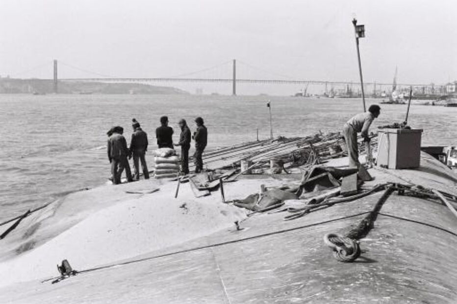 O Tollan naufragou no Tejo em fevereiro de 1980. Só foi removido quase quatro anos depois