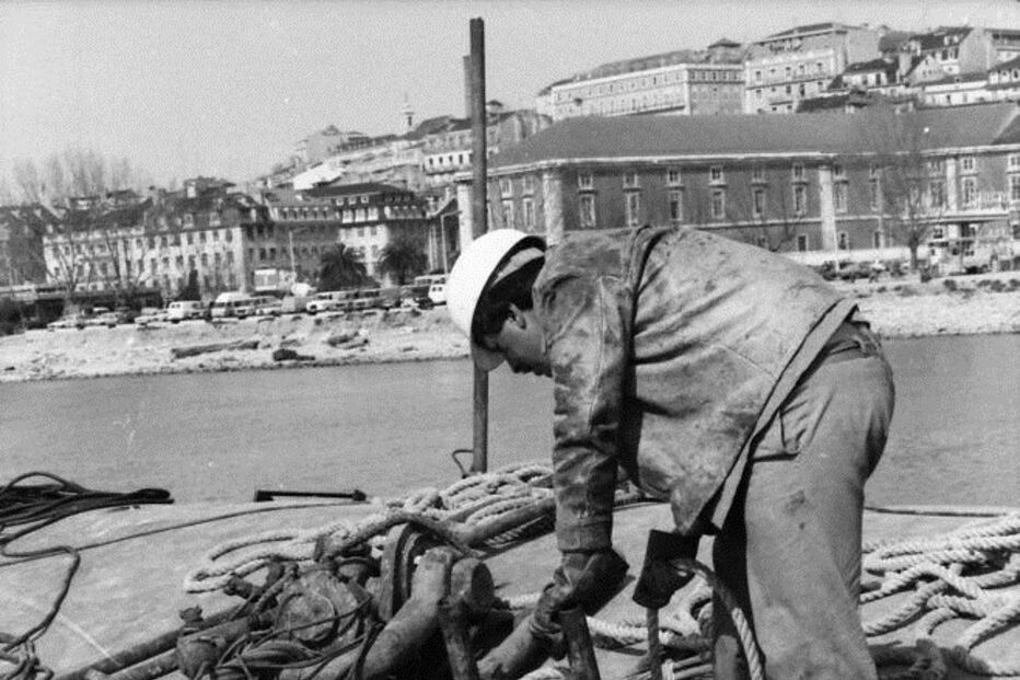 O Tollan naufragou no Tejo em fevereiro de 1980. Só foi removido quase quatro anos depois