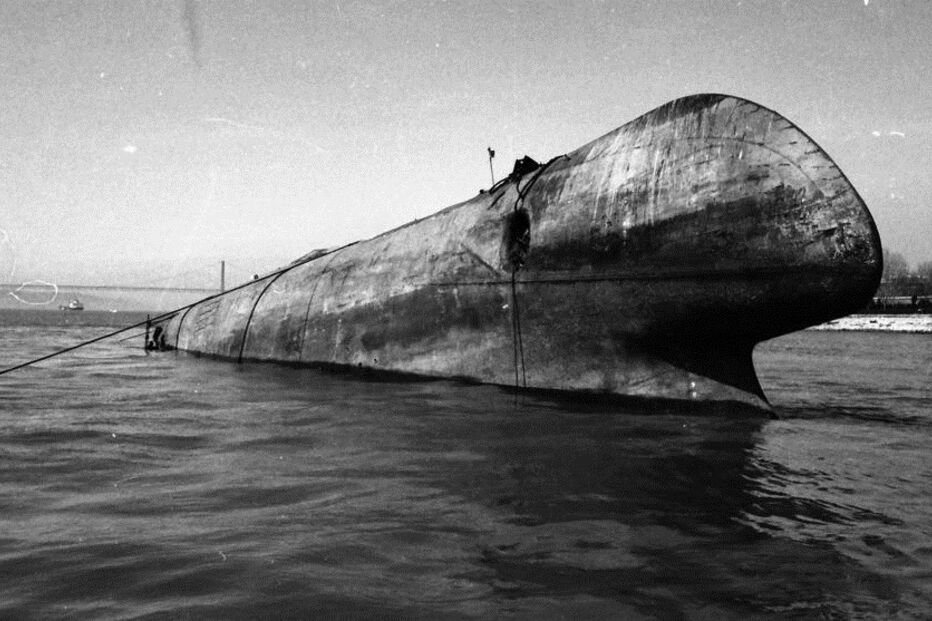 O Tollan naufragou no Tejo em fevereiro de 1980. Só foi removido quase quatro anos depois