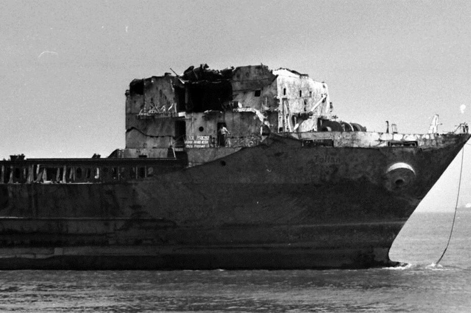 O Tollan naufragou no Tejo em fevereiro de 1980. Só foi removido quase quatro anos depois