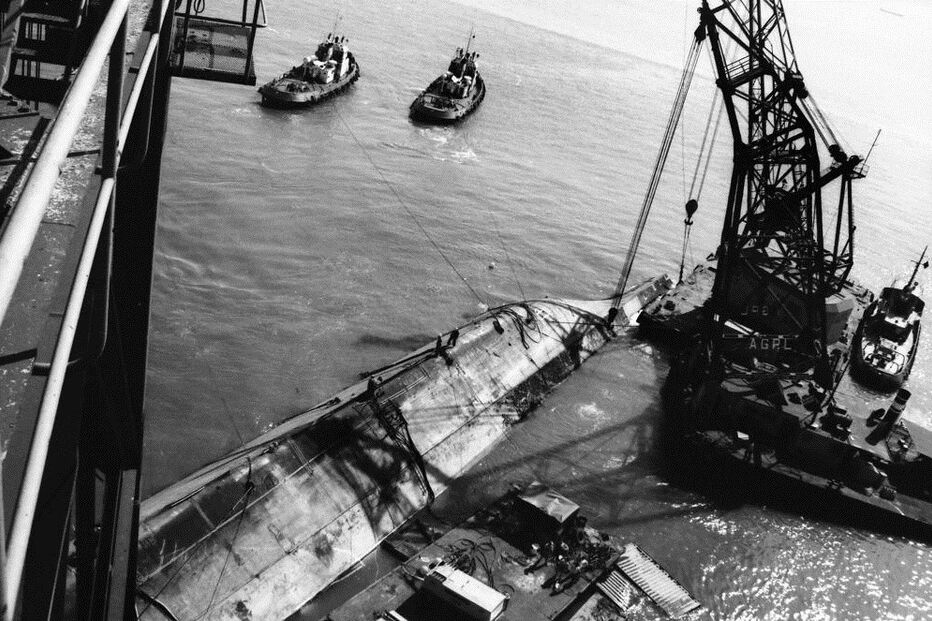 O Tollan naufragou no Tejo em fevereiro de 1980. Só foi removido quase quatro anos depois
