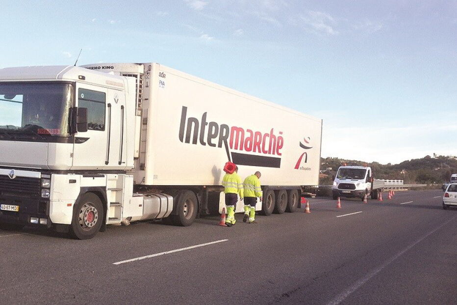 colhido, acidente, algarve, estrada, camião, Olhão, EN398, a22, Fornalha, trânsito, iluminação