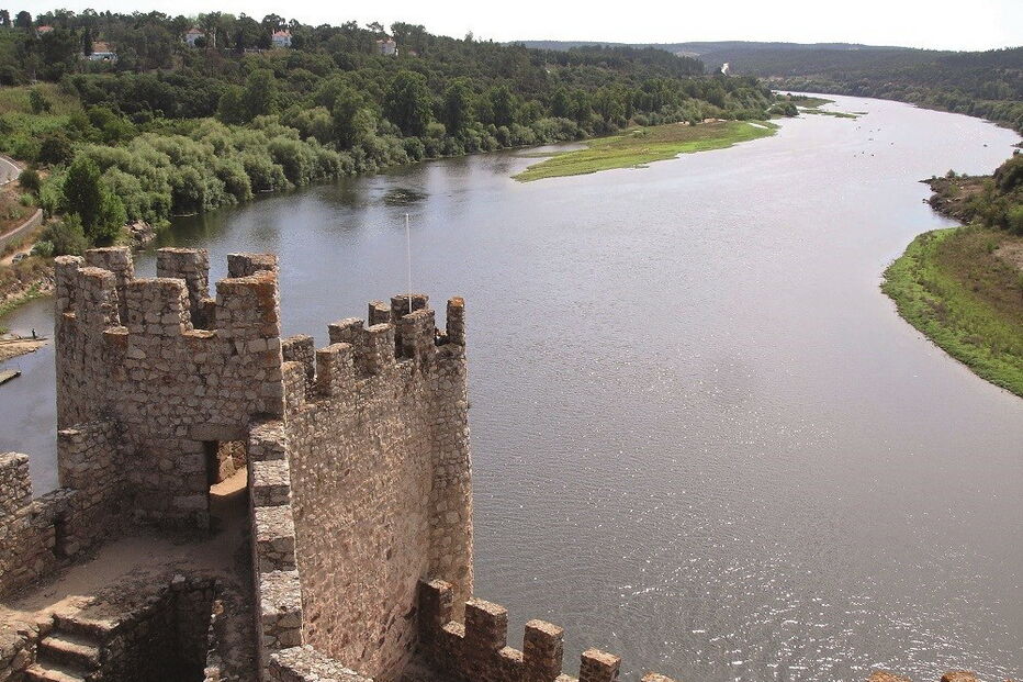 Portugal, País, História de Portugal, Castelo de Almoroul, Tejo, Lisboa, D. Afonso Henriques, Castelo de S. Jorge, Exposição Permanente, Sítio Arqueológico, Câmara Escura, Café do Castelo, Castelo de Montemor-o-Velho, Afonso IV, História de Portugal