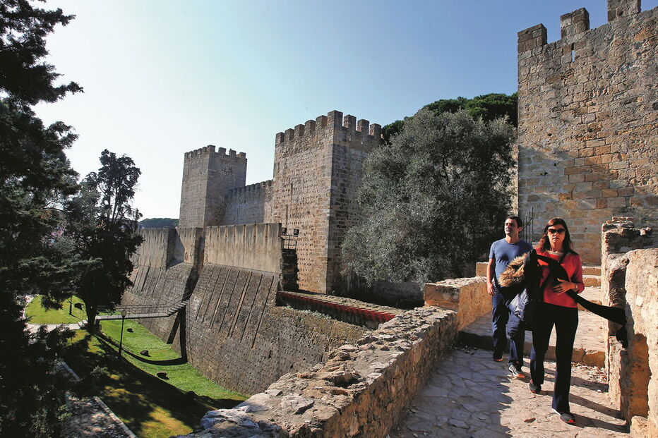 Portugal, País, História de Portugal, Castelo de Almoroul, Tejo, Lisboa, D. Afonso Henriques, Castelo de S. Jorge, Exposição Permanente, Sítio Arqueológico, Câmara Escura, Café do Castelo, Castelo de Montemor-o-Velho, Afonso IV, História de Portugal