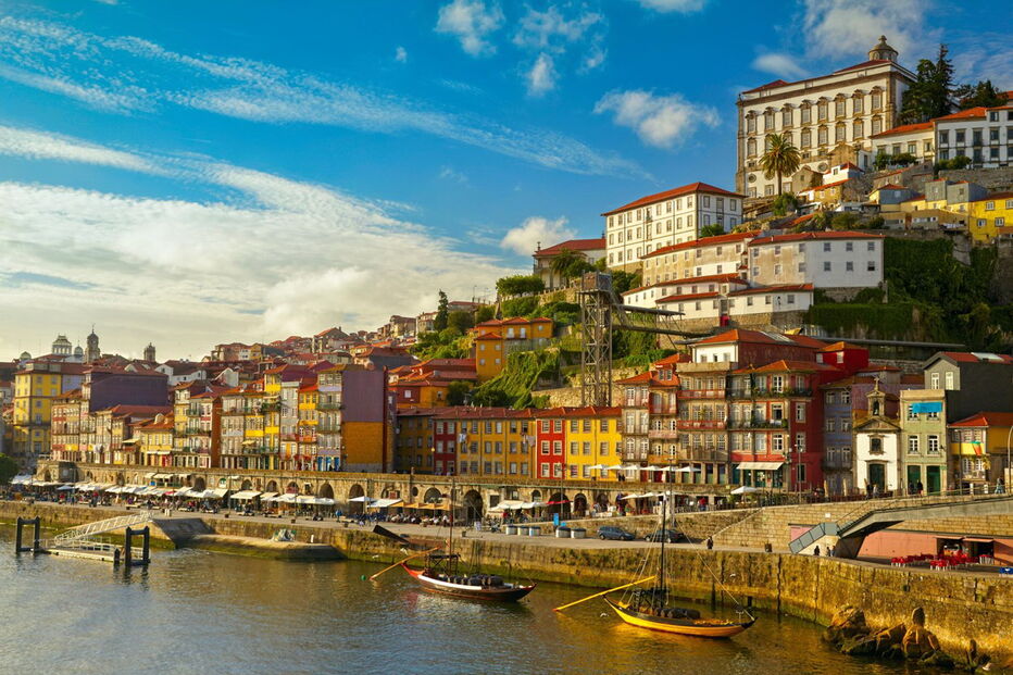 Site elogia paisagens, história, arquitetura, comércio e gastronomia do Porto