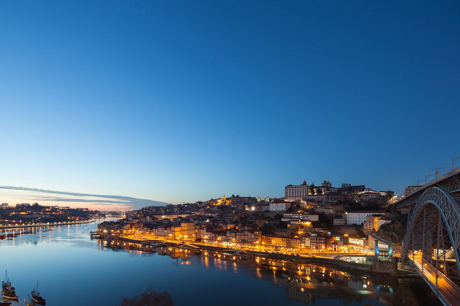 Site elogia paisagens, história, arquitetura, comércio e gastronomia do Porto