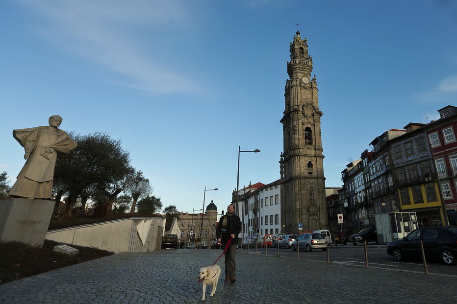 Site elogia paisagens, história, arquitetura, comércio e gastronomia do Porto