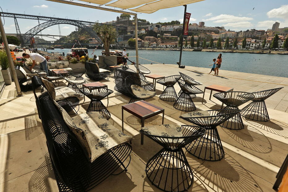 Site elogia paisagens, história, arquitetura, comércio e gastronomia do Porto