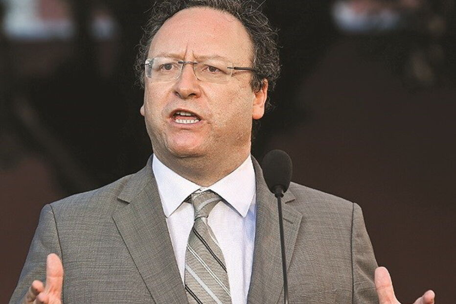 Francisco Assis, livro, eurodeputado, PSD, PS, José Manuel Fernandes, Parlamento Europeu, Pela Nossa Terra - Minho 2017, Vila Nova de Famalicão