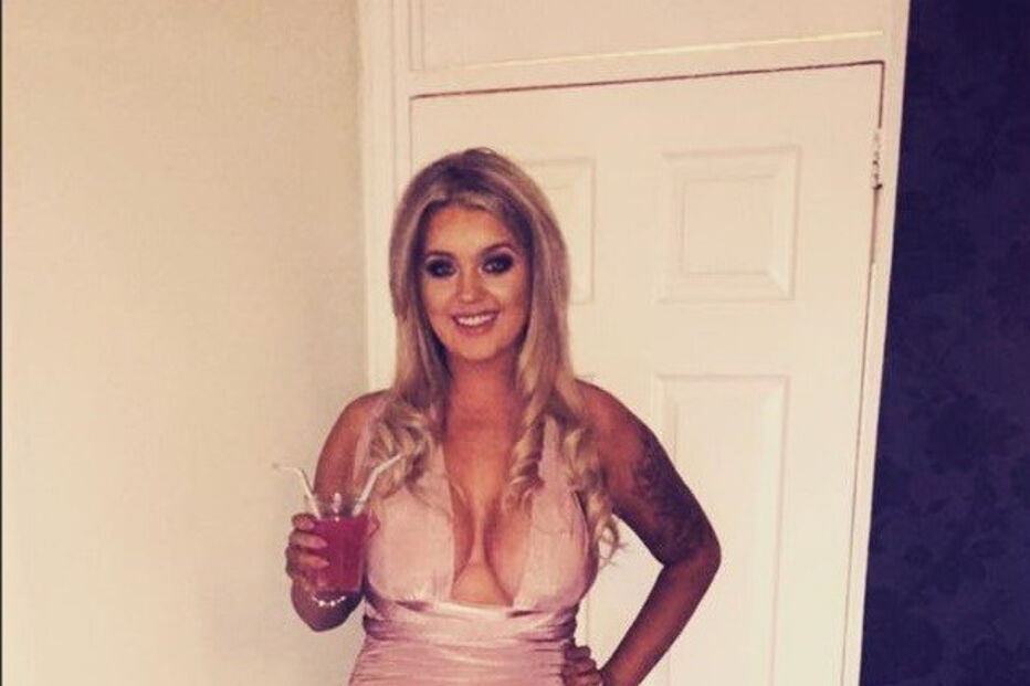 Jovem conta com milhares de seguidores no Twitter, facebook e Instagram. Curvas da milionária são muito elogiadas