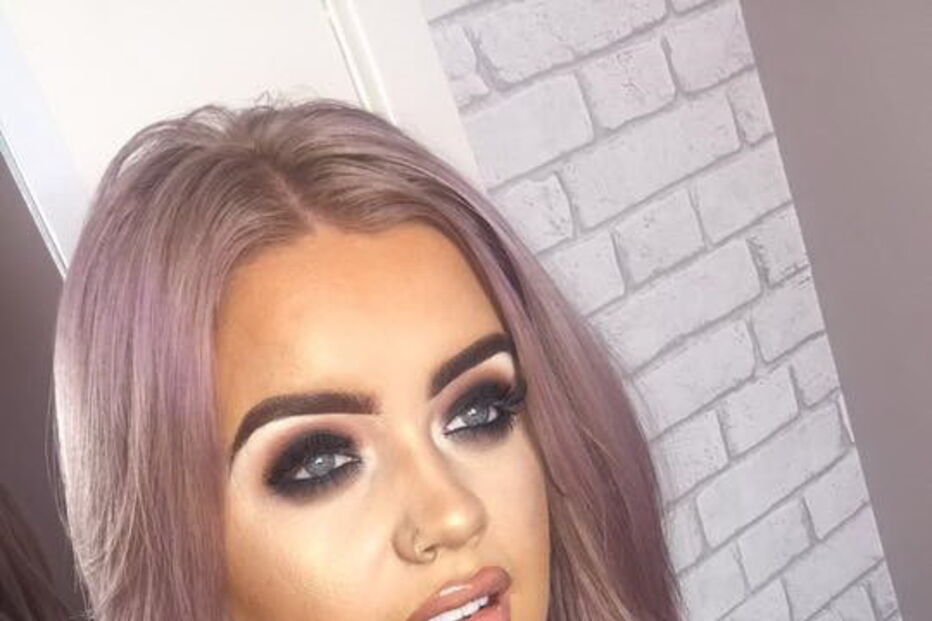 Jovem conta com milhares de seguidores no Twitter, facebook e Instagram. Curvas da milionária são muito elogiadas