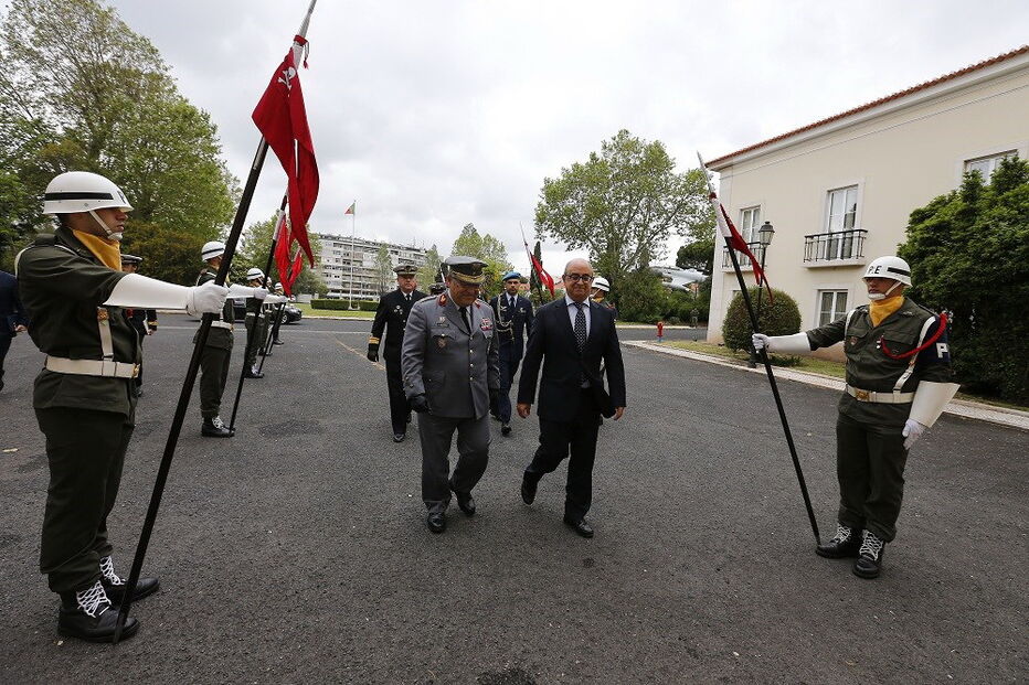 generais, forças armadas, contas, custos, Ministério, Azeredo Lopes