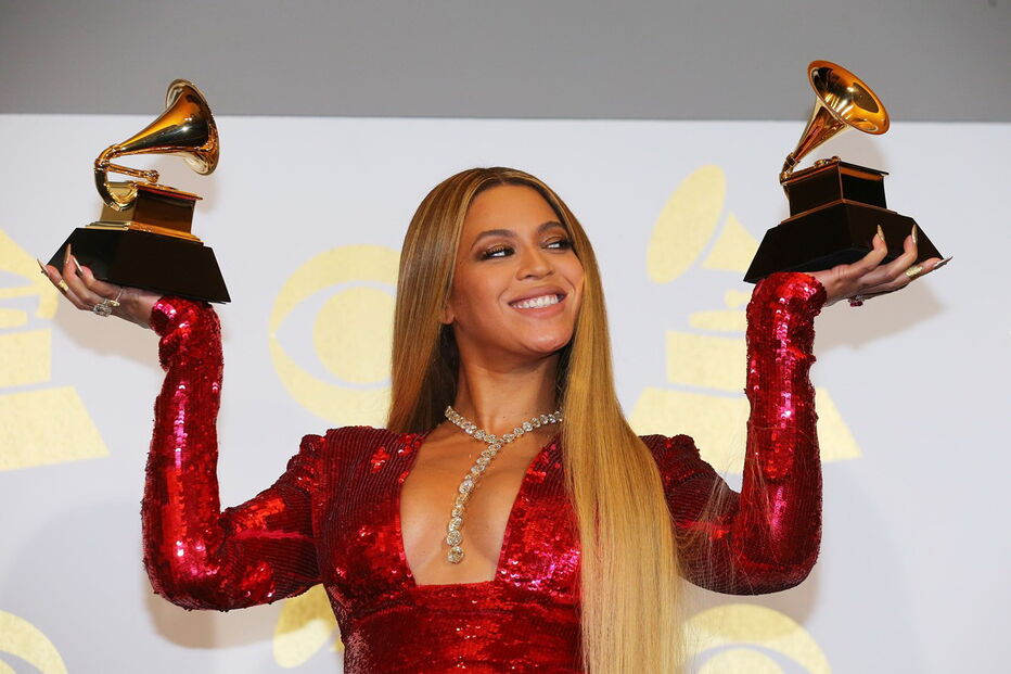 13-02-2017_09_31_55 2017-02-13T054918Z_133498226_RC131C178500_RTRMADP_3_AWARDS-GRAMMYS (1).JPG