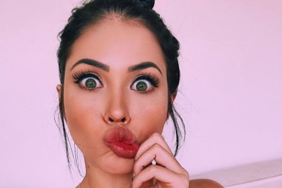 Conheça Cláudia Alende, a Megan Fox brasileira