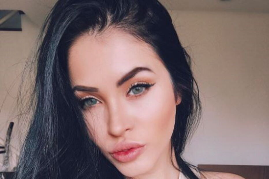 Conheça Cláudia Alende, a Megan Fox brasileira