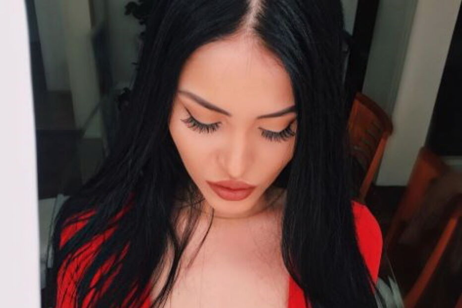 Conheça Cláudia Alende, a Megan Fox brasileira