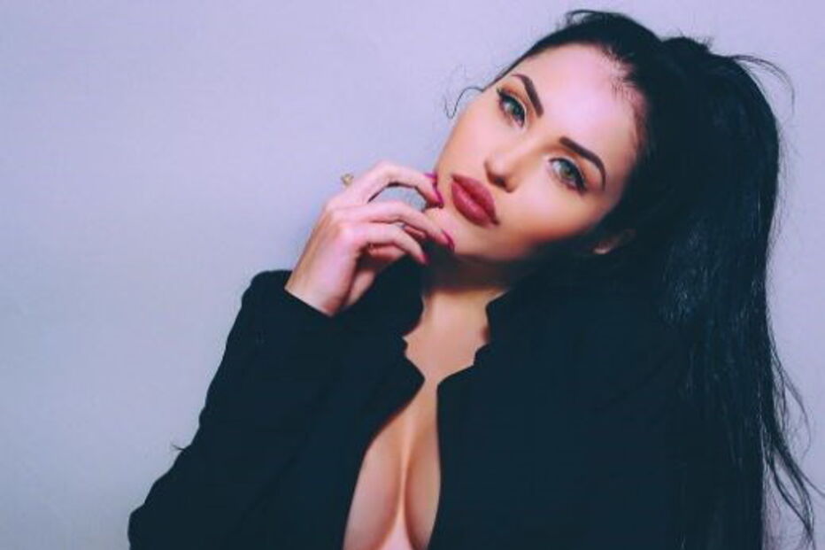 Conheça Cláudia Alende, a Megan Fox brasileira