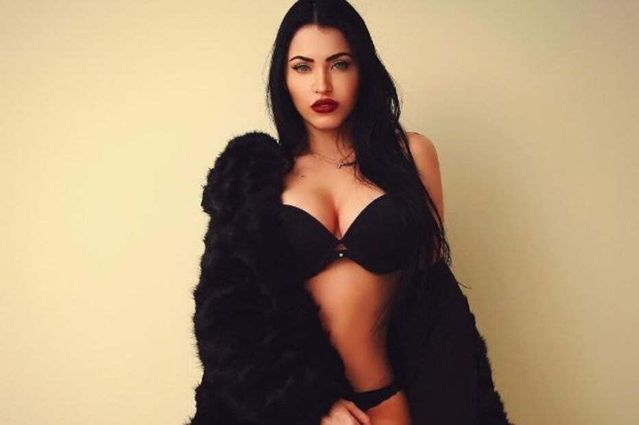 Conheça Cláudia Alende, a Megan Fox brasileira