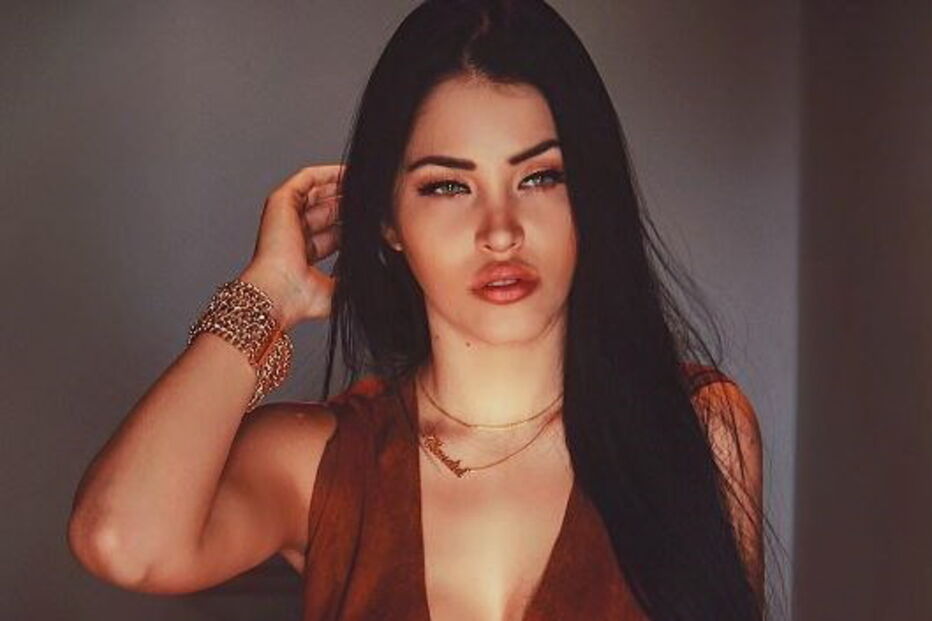 Conheça Cláudia Alende, a Megan Fox brasileira