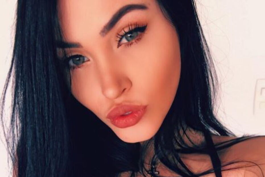 Conheça Cláudia Alende, a Megan Fox brasileira