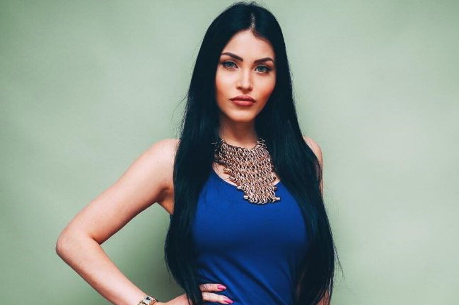 Conheça Cláudia Alende, a Megan Fox brasileira