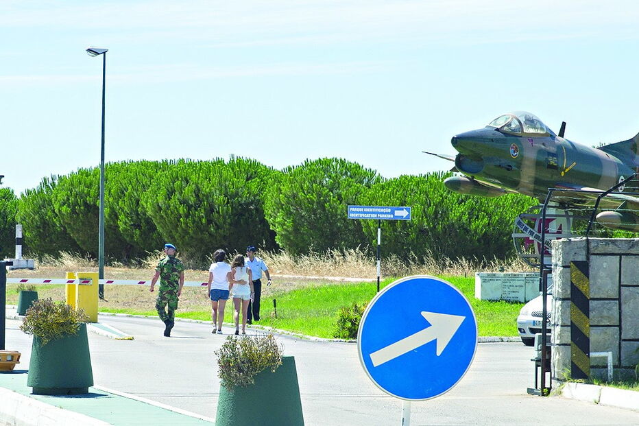Base Aérea do Montijo como futuro aeroporto comercial é uma opção contestada por sete municípios da Margem Sul