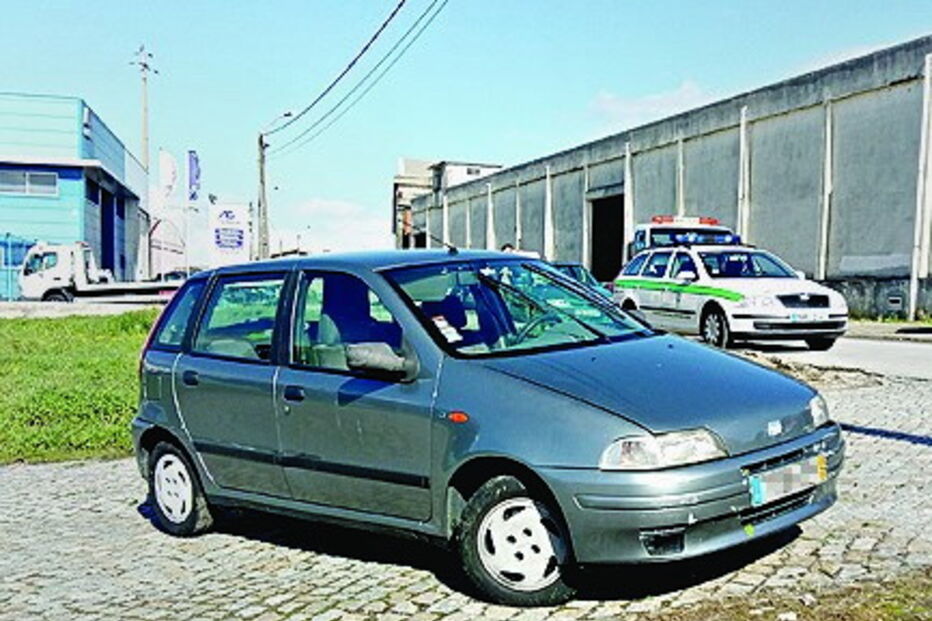 Suspeitos fugiram de carro  