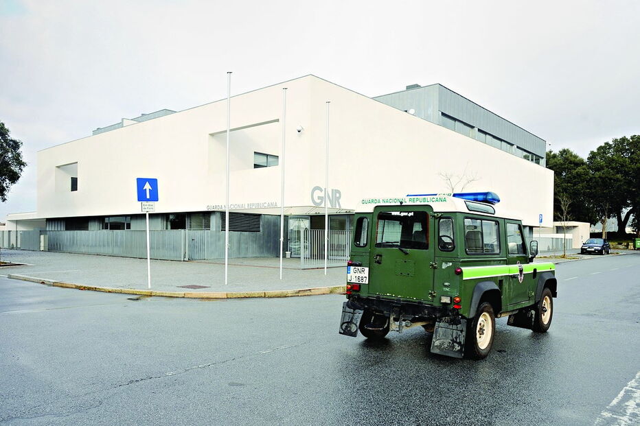 Ladrão foi apanhado em flagrante por militares do posto da GNR de Esposende quando furtava um carro   