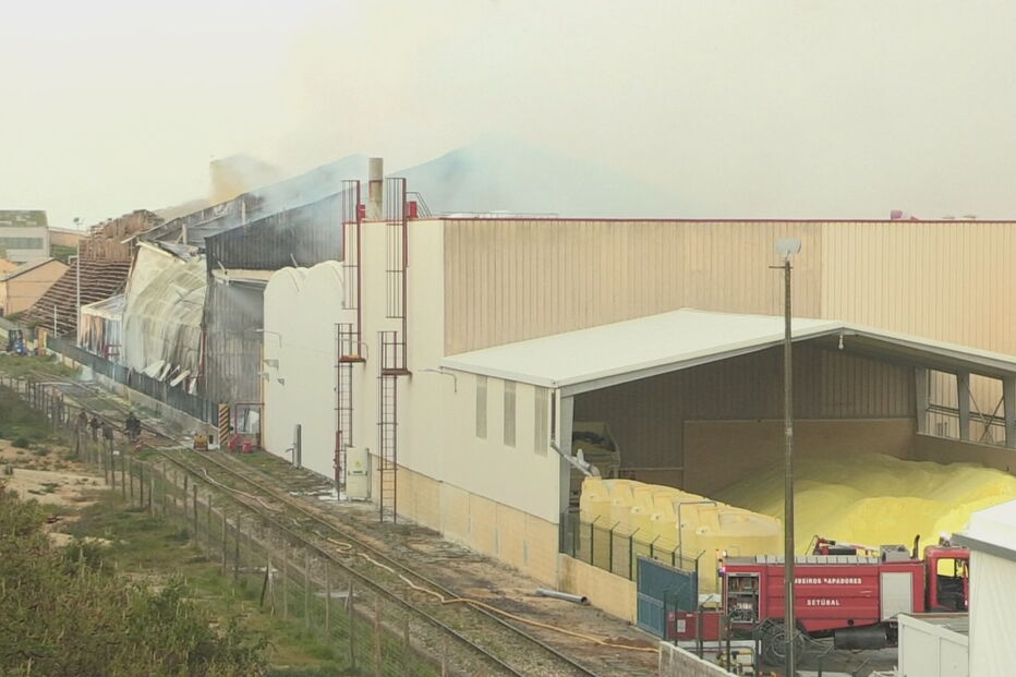 Incêndio em armazém de enxofre