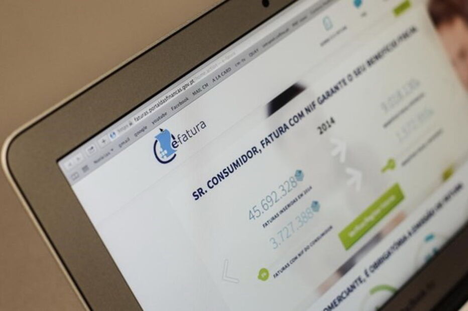 Autoridade Tributária e Aduaneira, AT, Código de Atividade Económica, Código do IRS, Ministério das Finanças, economia, negócios e finanças, política, orçamento do estado e impostos