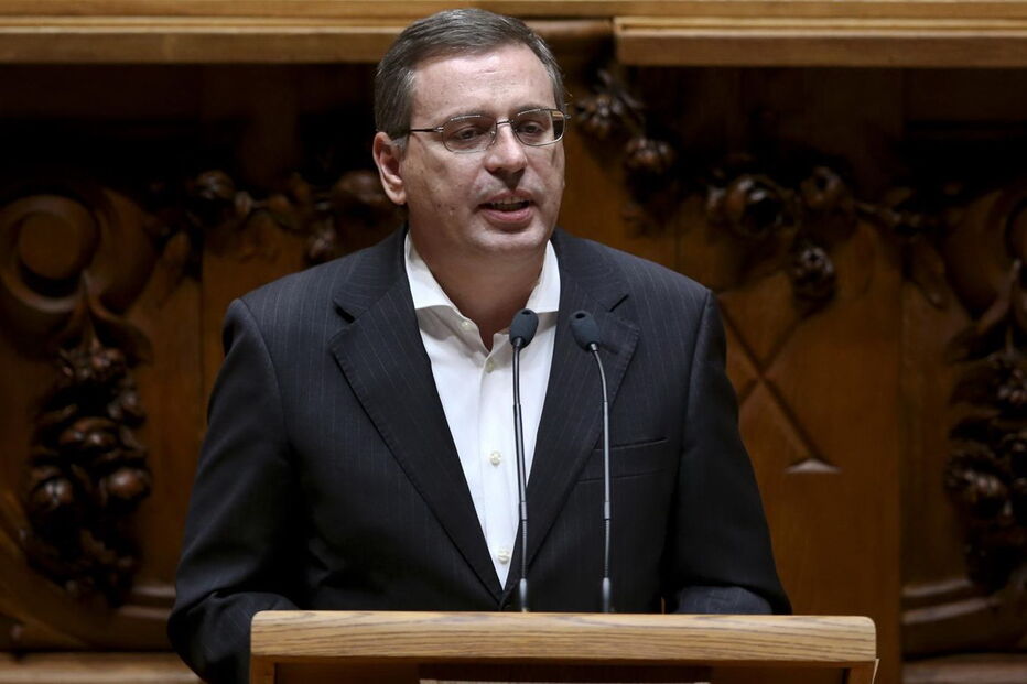 Bloco de Esquerda, PCP, Governo, Comissão Europeia, Modernização Administrativa, Mário Centeno, Produto Interno Bruto, Bruxelas, BE, Mariana Mortágua, SNS, Paulo Sá, União Europeia, economia, negócios e finanças, política, orçamento do estado e impostos, economia (geral)