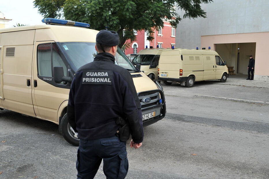 Mais de 360 guardas prisionais vao ser promovidos