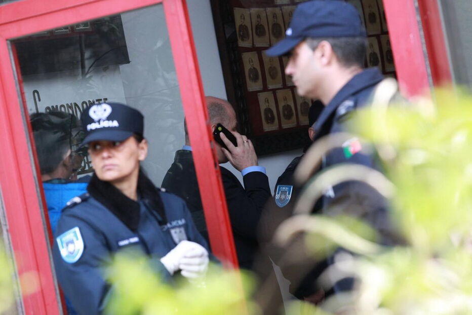 Antero em silêncio no julgamento sobre segurança ilegal