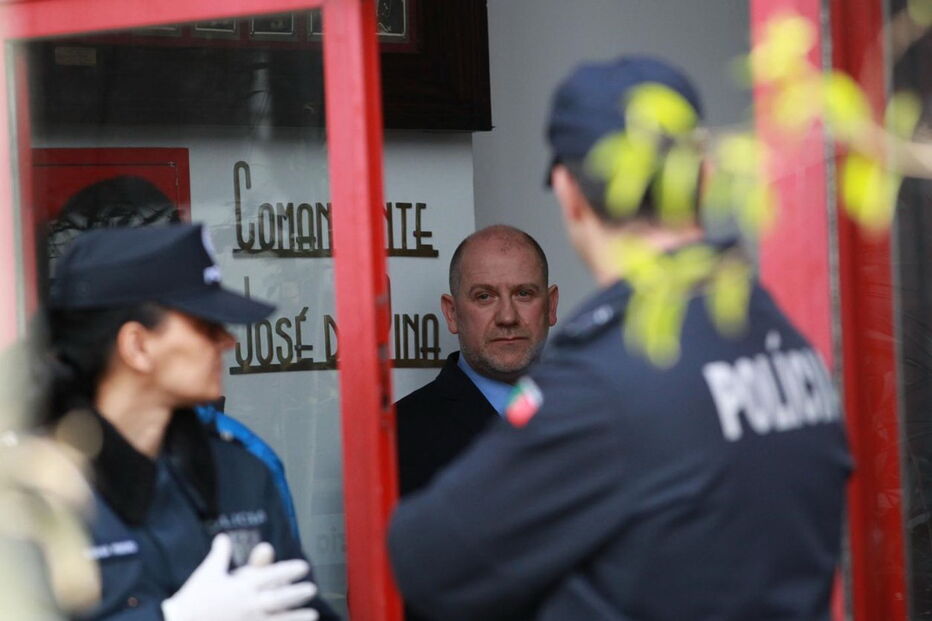 Antero em silêncio no julgamento sobre segurança ilegal