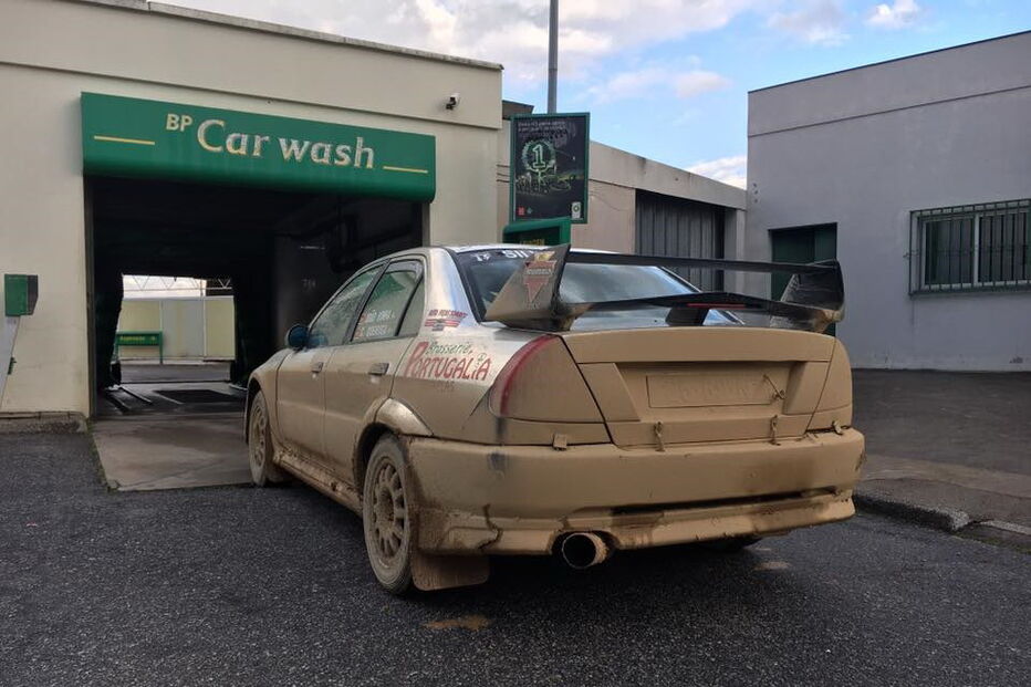 Carro de João Vinha depois de treinos