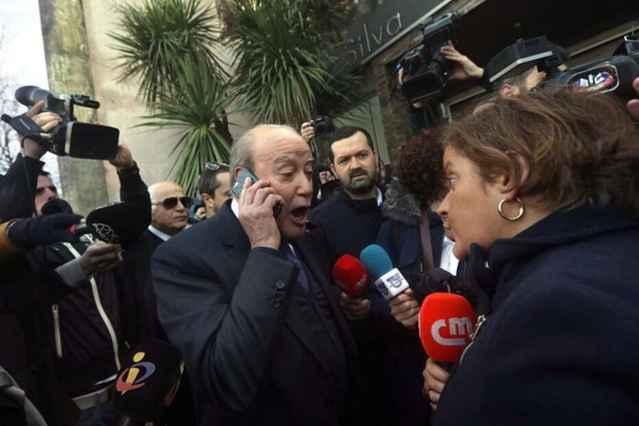 Super Dragões roubam microfone