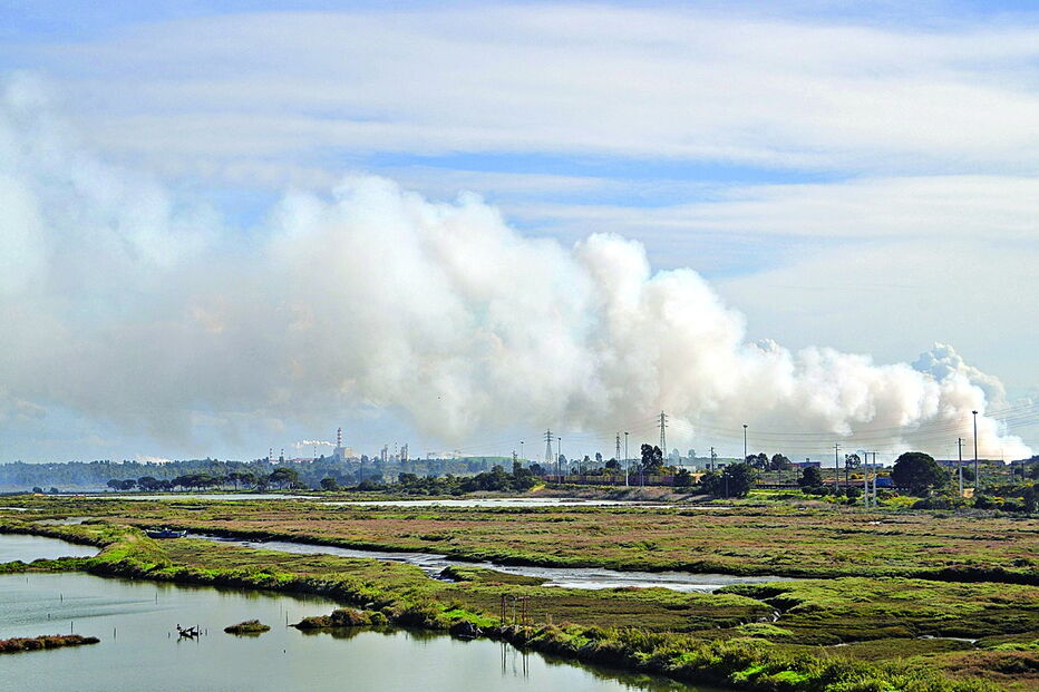 Nuvem tóxica obriga a fechar 170 escolas