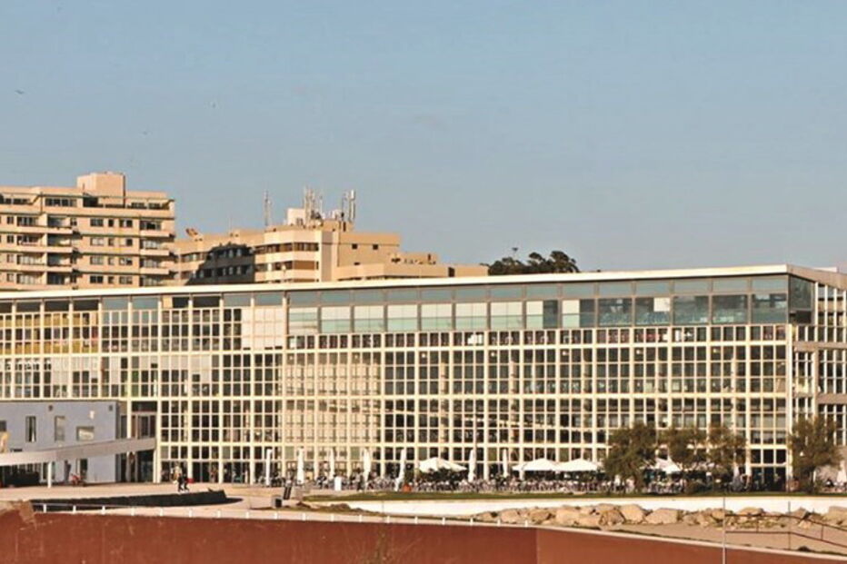 Câmara do Porto, Edifício Transparente, Porto, Capital Europeia da Cultura, Via do Castelo do Queijo, Parque da Cidade, Bloco de Esquerda, CDU, PS, PSD, Rui Moreira, política, autoridades locais, economia, negócios e finanças